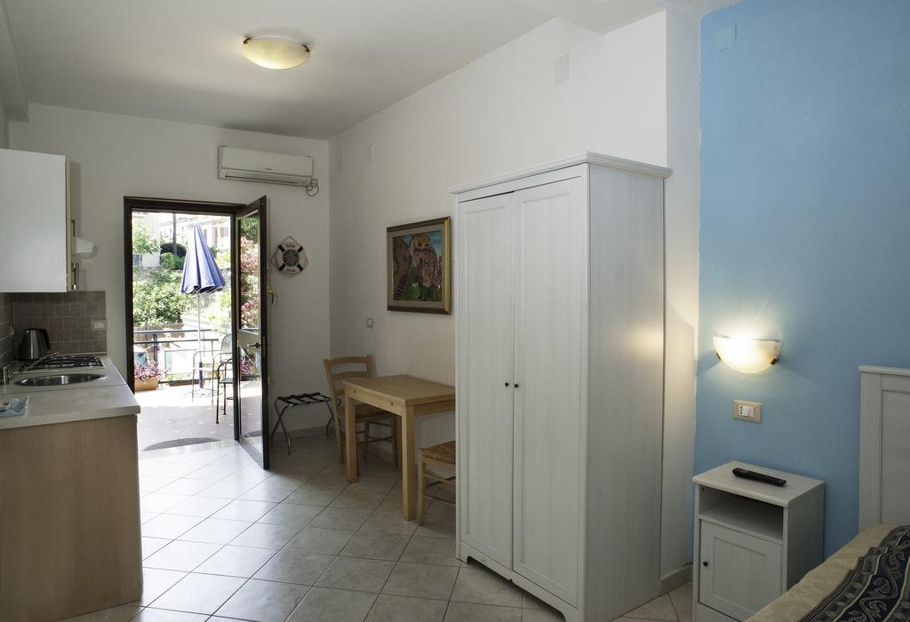 B&B La Nave Nápoly Szoba fotó
